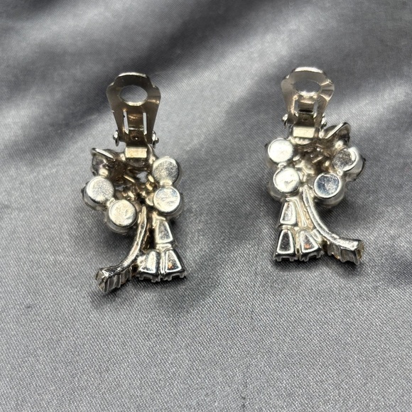 Elegant Silver Crystal Earrings - Picture 3 of 3